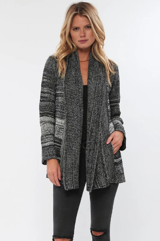 Hot Deal Leila Oversized Knit Sweater in Black Canvas