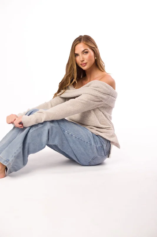 Warehouse Sale Set the Mood Top in Light Grey