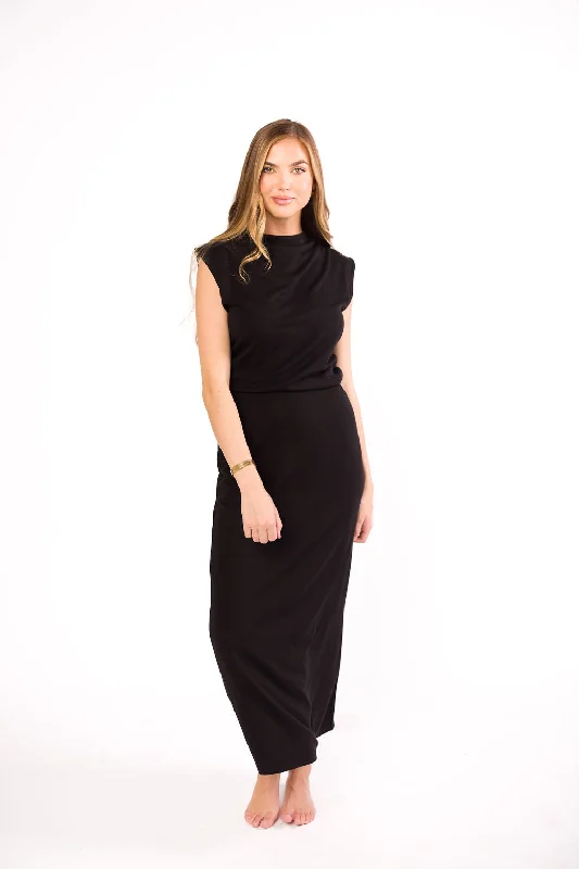 Price Break The London Knit Top and Skirt Set in Black